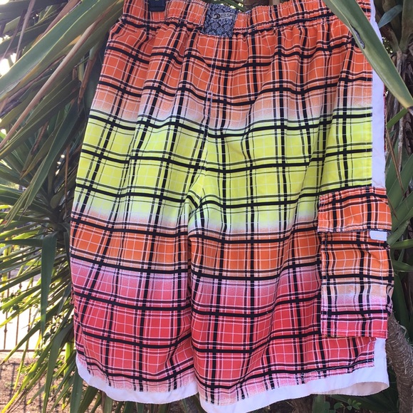 B Split shorts - Picture 5 of 6